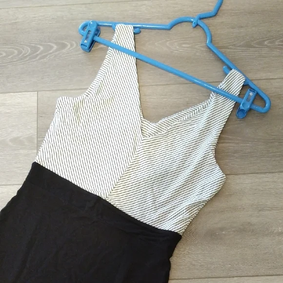 Soprano Striped Maxi Dress - Picture 7 of 16